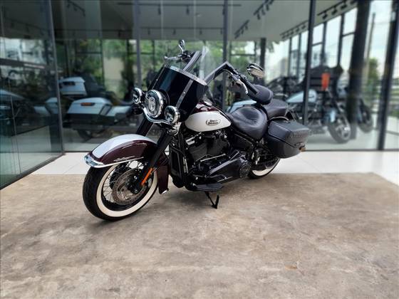 HARLEY-DAVIDSON SOFTAIL HERITAGE CLASSIC 114 